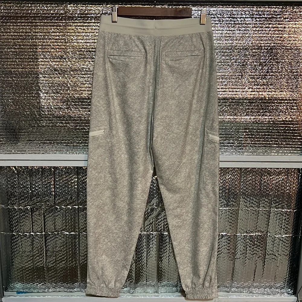 Athleta Venture Printed Joggers Pants Viper Grey. Size 0 - Picture 3 of 7